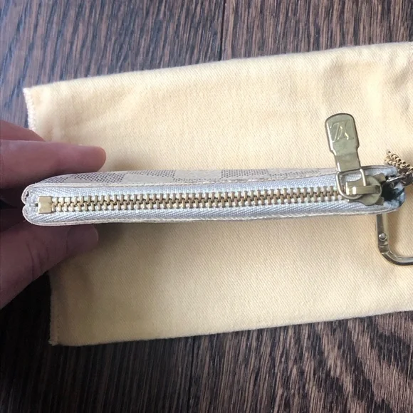 Authentic Louis Vuitton key pouch - Picture 7 of 16
